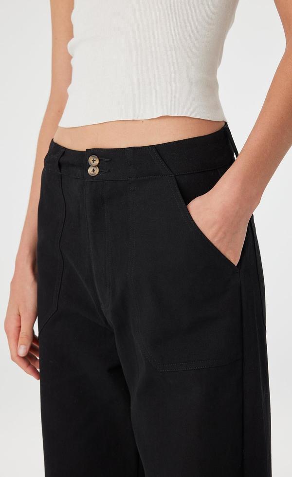 Akira Pant
