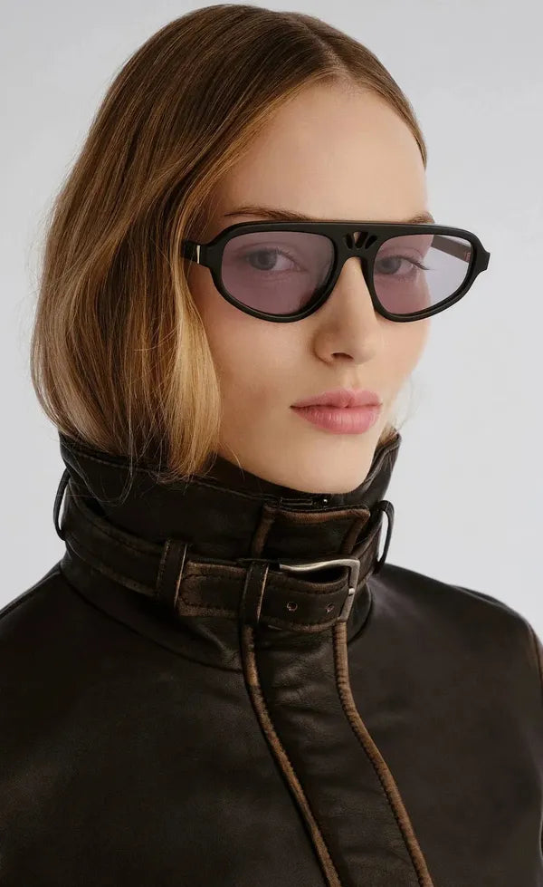 The Dakota - Black