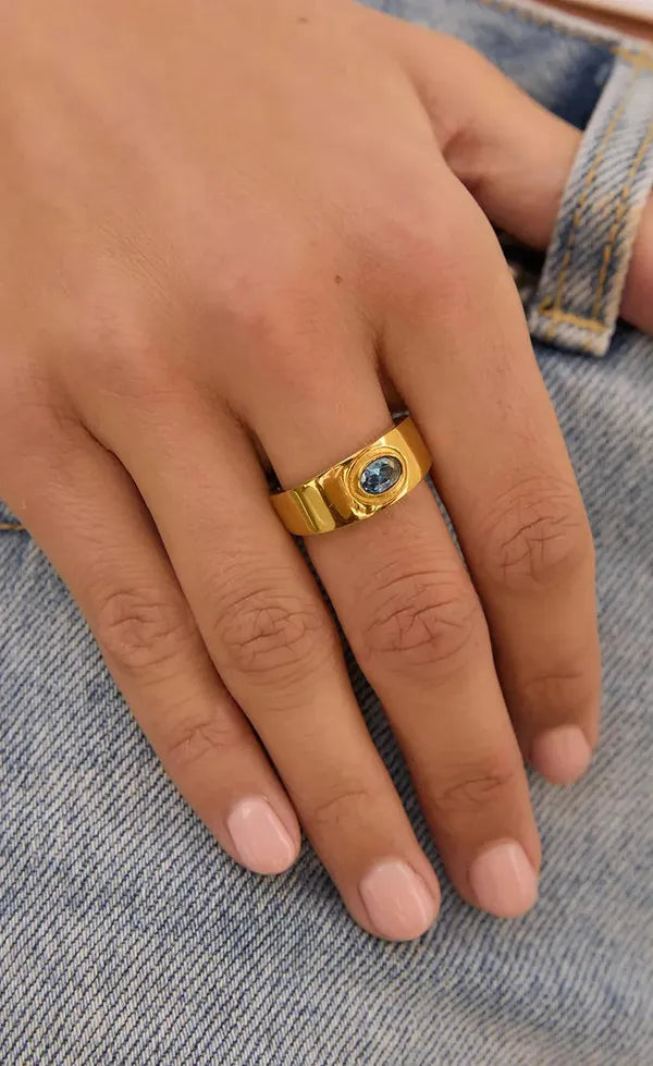 Neve Gold Ring - Sapphire